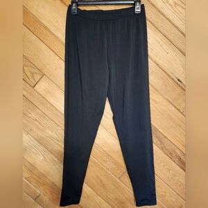 Vicherub solid black ultra soft medium leggings